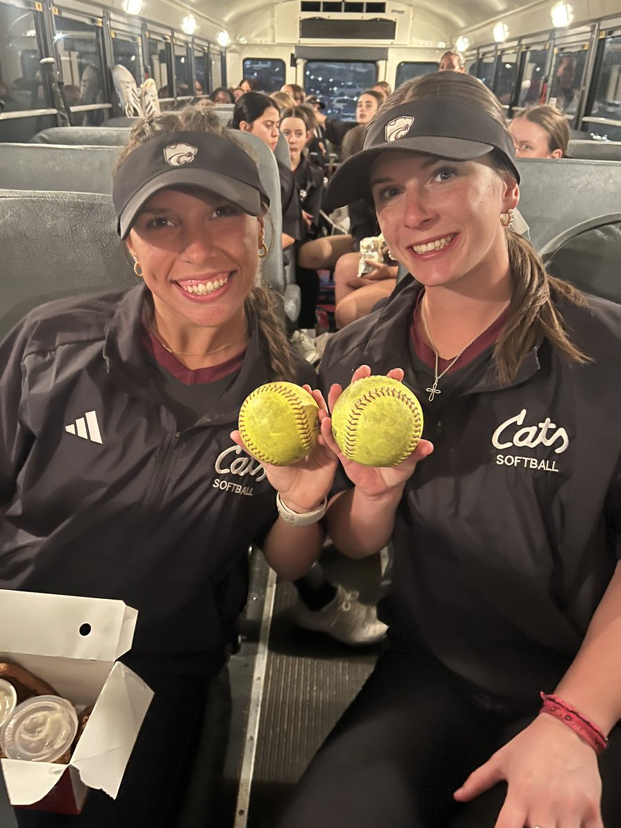 Whitehouse Softball (@whstx_softball) on Twitter photo BIG WIN on the road tonight!
SOME BIG BOMBS BY THIS DUO WHILE HOLDING DOWN THE LEFT SIDE!!! 💥
💣Sierra Channel 2 RUN HOMERUN
💣Elli Green 3 RUN HOMERUN
#WTDT #AMBITION #CATS3C <a href="/BrandonOSports/">Brandon Ogden</a> <a href="/WHSTX_Athletics/">Whitehouse Athletics</a> BIG WIN on the road tonight!
SOME BIG BOMBS BY THIS DUO WHILE HOLDING DOWN THE LEFT SIDE!!! 💥
💣Sierra Channel 2 RUN HOMERUN
💣Elli Green 3 RUN HOMERUN
#WTDT #AMBITION #CATS3C <a href="/BrandonOSports/">Brandon Ogden</a> <a href="/WHSTX_Athletics/">Whitehouse Athletics</a>