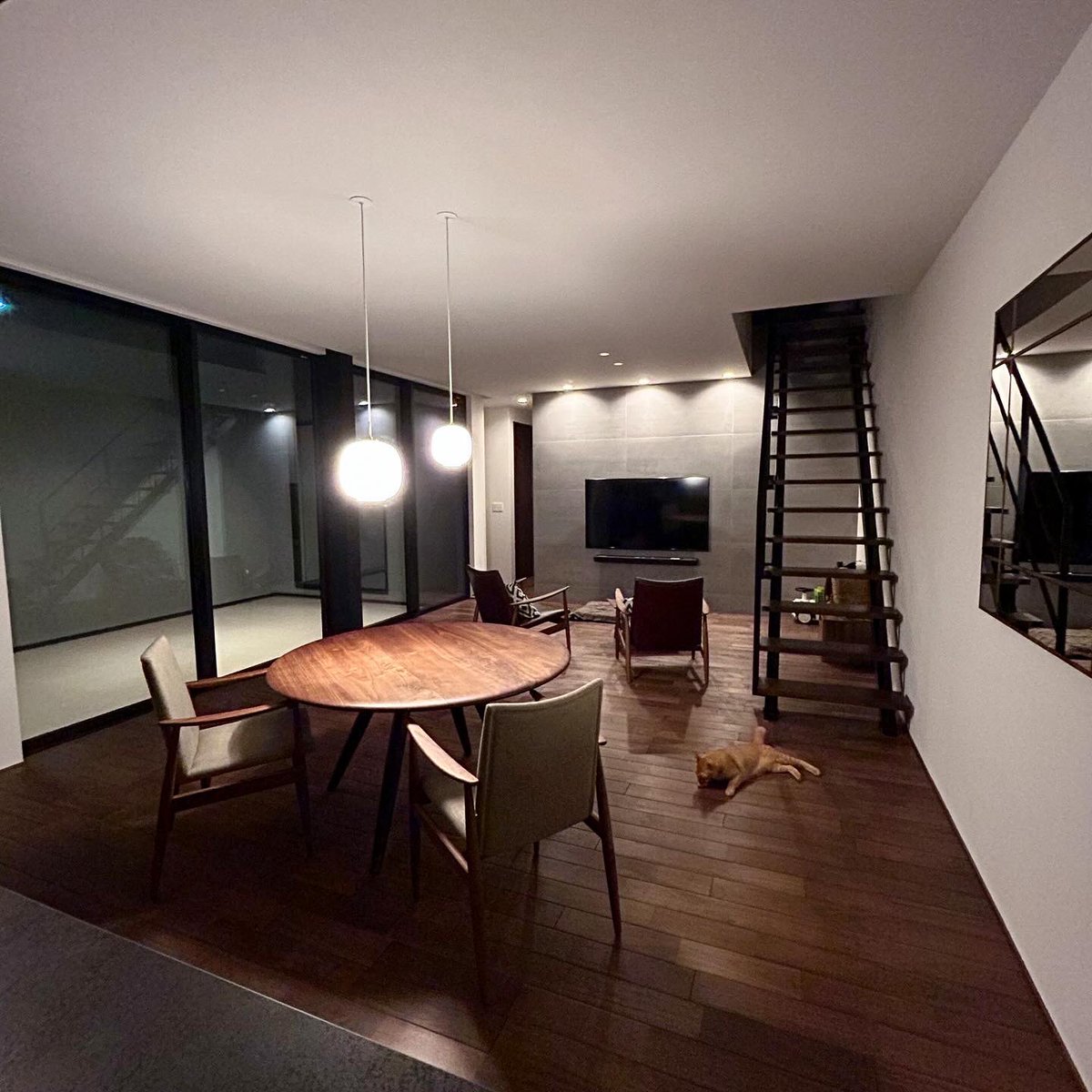 GiKomu's tweet photo. 夫:戸建て派 vs 嫁:マンションのバトルから始まり、好みが正反対な夫婦がお互いの共通点を探りながら建てたお家

#注文住宅 #住友林業 #家づくり https://t.co/Q3yM7ESMjs