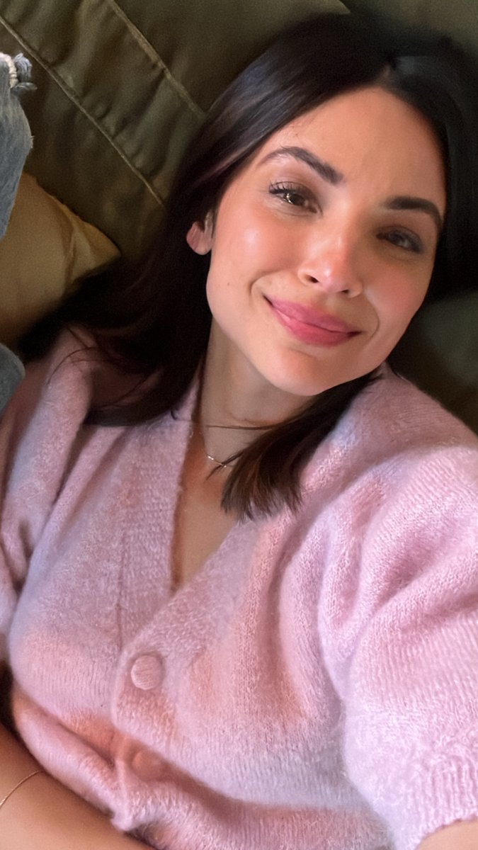 Pretty in Pink. 🥹 [📸 IG: @florianalima]