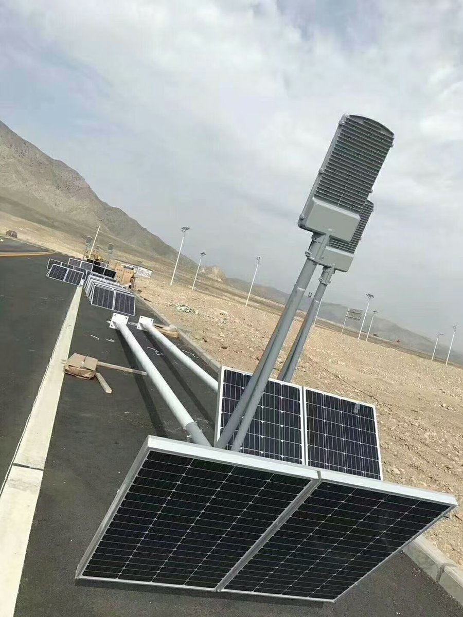 BonnieC_2022's tweet image. 60W solar street light with 8m post

#solarlighting #solarstreetlight #lightpost #highlux #highluxledlight