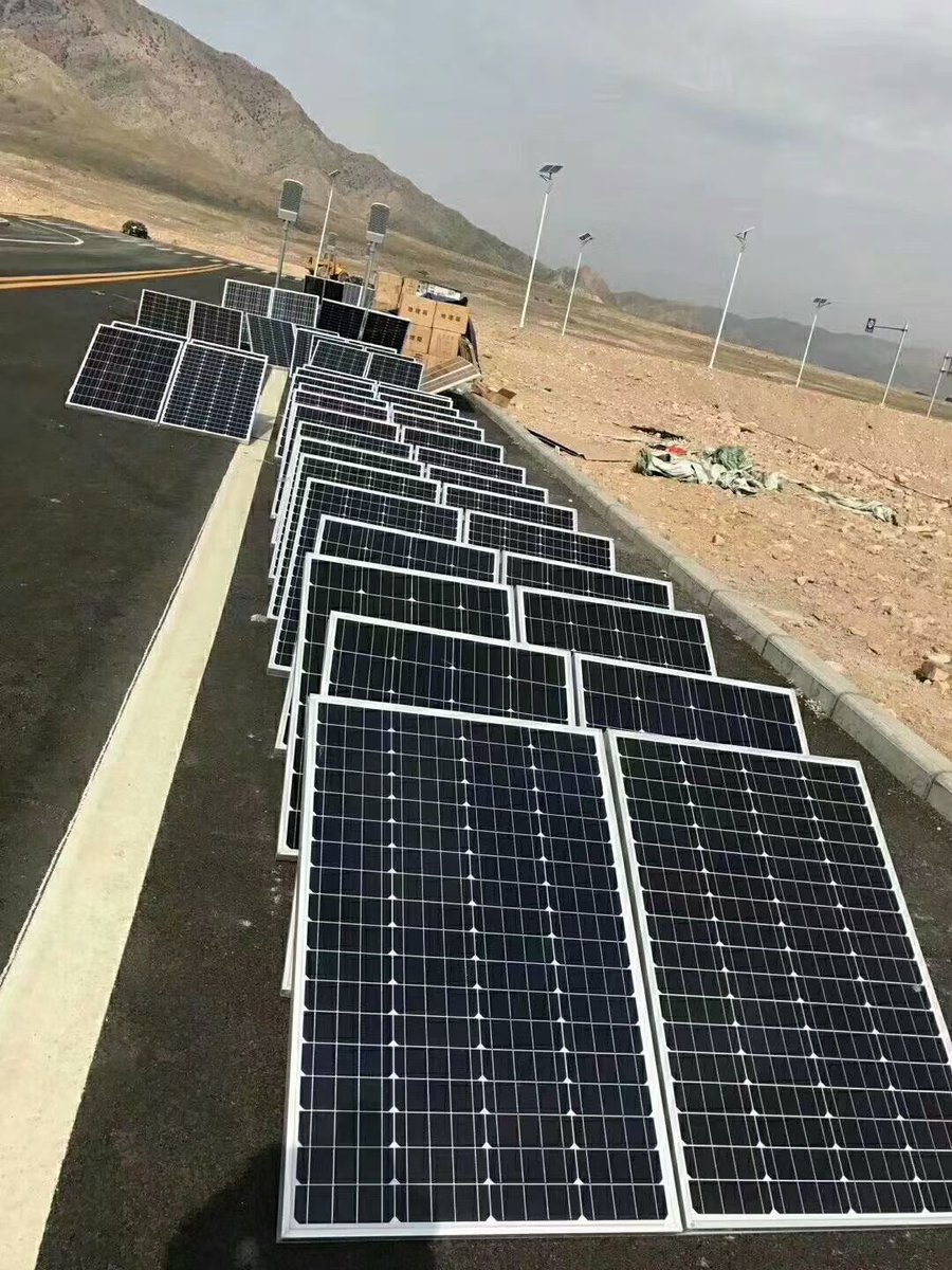 BonnieC_2022's tweet image. 60W solar street light with 8m post

#solarlighting #solarstreetlight #lightpost #highlux #highluxledlight