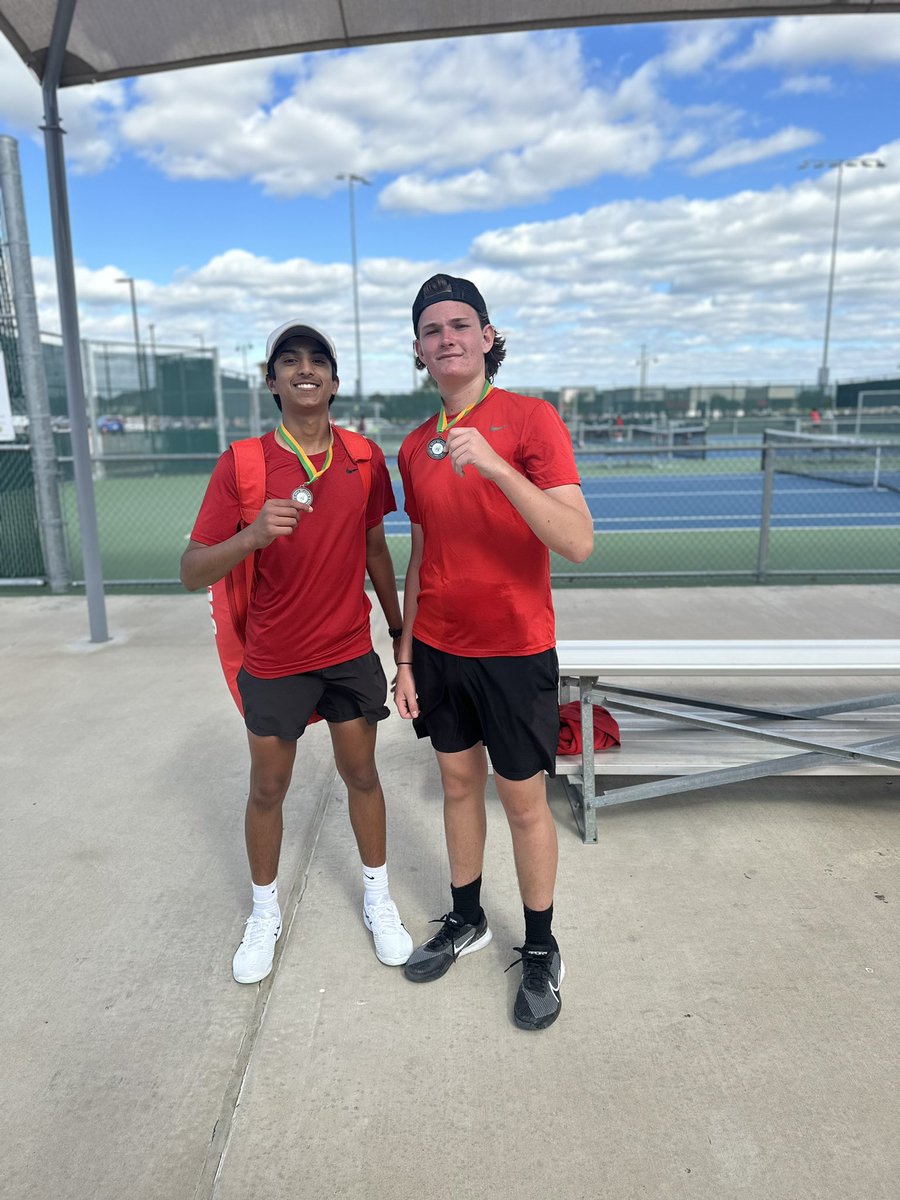 Boys Doubles Consolation Champions in a really tough Frisco Lebanon Trail Tournament!! Way to #WTD 🎾