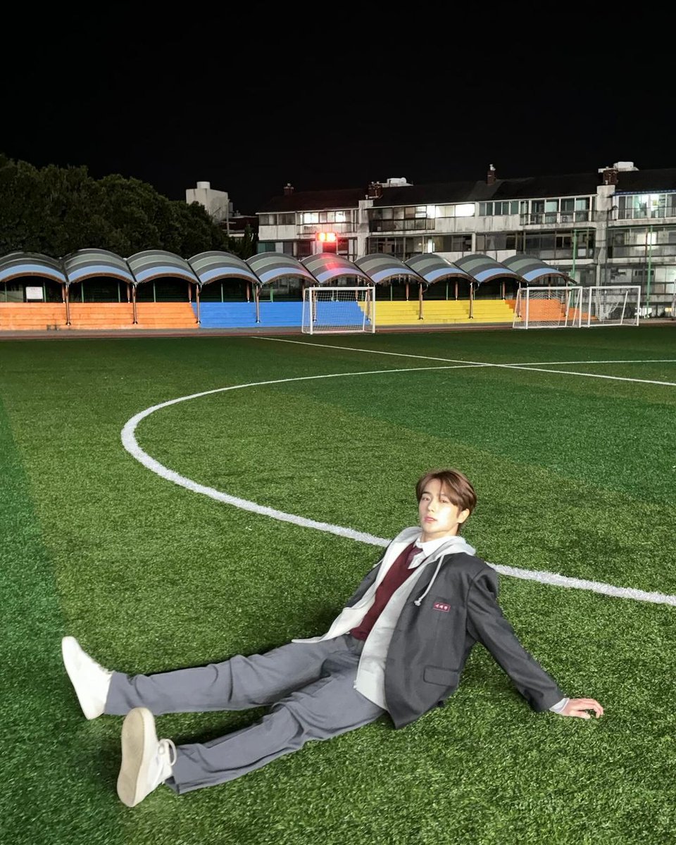현재 tweet media
