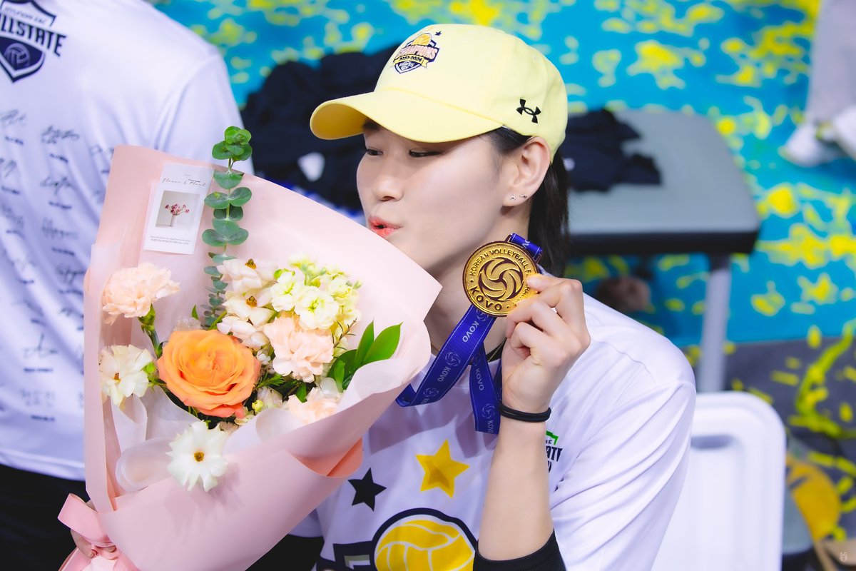 240401

🏆💐🧡
#김주향 #현대건설