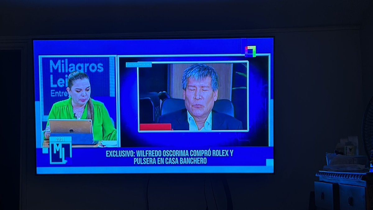 Mal Dina x mentir pues ya claro que un adinerado Oscorima regaló las joyas. Y tienen factura. Pero ya ridículo pensar en vacancia por esos regalos como ridículo romperle la puerta a un presidente por ello. Los rateros de Toledo y Humala robaron millones y ningún caviar dijo nada!