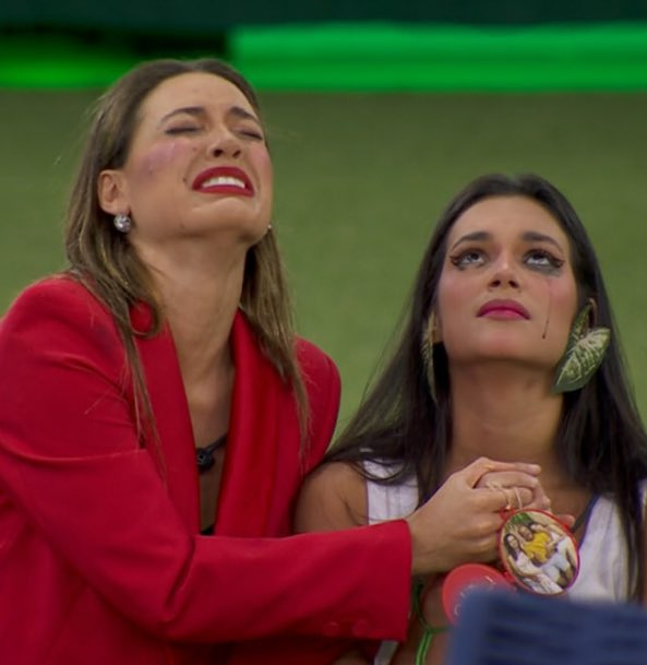 poptime's tweet photo. Defina Beatriz e Alane em UMA PALAVRA. https://t.co/XFOUAemG59