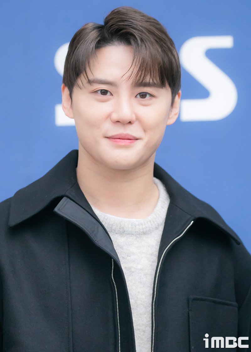 김준수, '슈돌' 뜬다…15년만 지상파 예능 출연 [공식입장] 
#김준수 #KIMJUNSU #XIA #XIA준수 
#슈퍼맨이돌아왔다 #슈돌 #지상파 #KBS #iMBC 

김준수가 게스트로 출연하는 '슈퍼맨이 돌아왔다'는 매주 일요일 오후 9시 15분 방송된다.

⬇️기사 Click Plz⬇️
adenews.imbc.com/M/Detail/413650