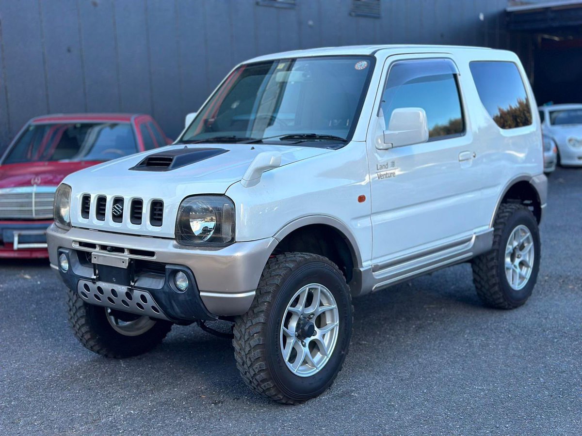 Xamnote01's tweet photo. ジムニー JB23W 
MT 
4WD
距離89,000㌔ 
13年式
年式相当に多少の傷はありますが、それ以外は内装、外装ともきれいで、エンジンも良好です！
ぜひ一度現車確認をお願いします
49万円
お近くであれば配送も可能！
詳しくご覧になりたい箇所があれば、個別にお送りします
#車売ります #ジムニー売ります https://t.co/5wvQfwBmAp