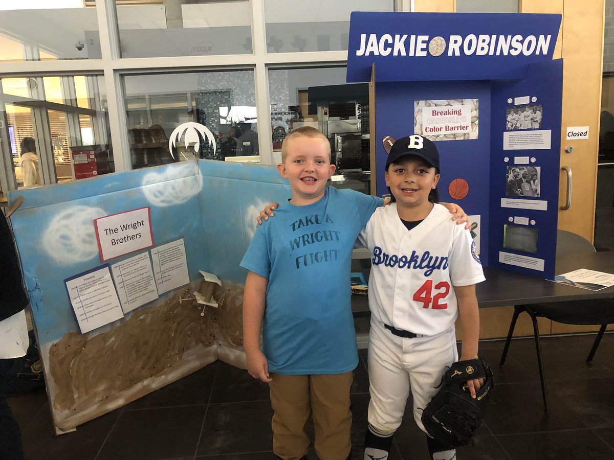 glpzsmith's tweet photo. Very proud of my 2nd graders presenting at the GT Showcase today. They did a fantastic job! @farinefalcons @GiftedAAIrving #GTShowcase #DualLanguage #secondgraderocks https://t.co/swQra3efBh