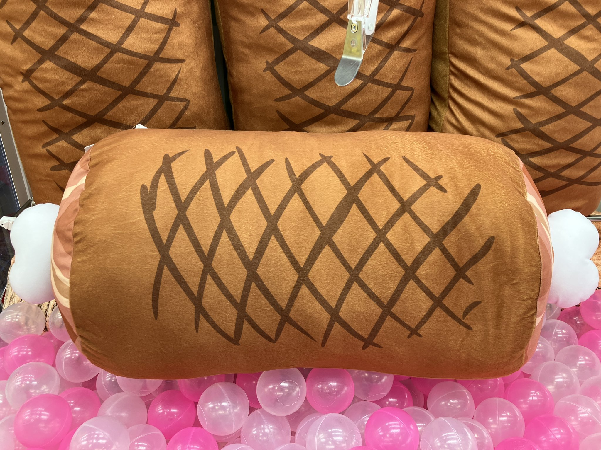 FANS 骨付き肉ぬいぐるみXL プレミアムDX｜タイトーの4月の