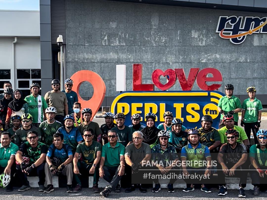 YB Tuan Mohd Radhi bin Abas,Penasihat Undang Undang Perlis, Lt. Kol. Lasahi Laiji,Timbalan Komander Rejimen 504 Askar Wataniah dan Tuan Haji Mohd Nazim bin Hj Mohd Noor, Ketua Pegawai Eksekutif MAIPs bersama En Mohd Anzara bin Azizan,Pengarah FAMA Negeri Perlis turut sama hadir