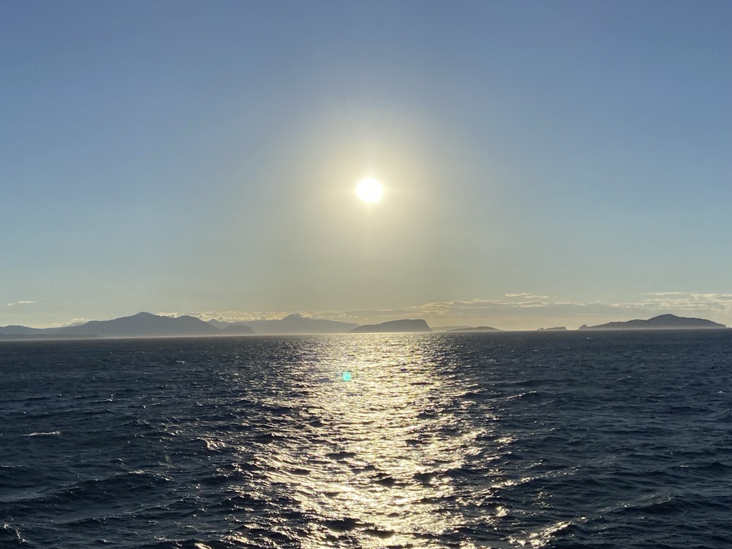 Want to know what our OceanOmics team achieved over a 10-day expedition from Fremantle to Hobart aboard Australia’s dedicated ocean research vessel?👀 @CSIRO @illumina @Parks_Australia @ausmarineparks @deepseauwa