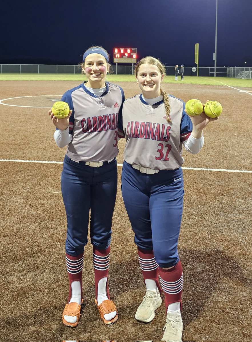 alexia_born's tweet photo. Another great night.  Went 2-0 against Paola. Another 💣 with @PattisonReese . @EudoraHS @eudorasoftball @sportsinkansas @KansasPregame @Sports_Recruits @KansasRogers @topgunfastpitch https://t.co/nlOheARWtd