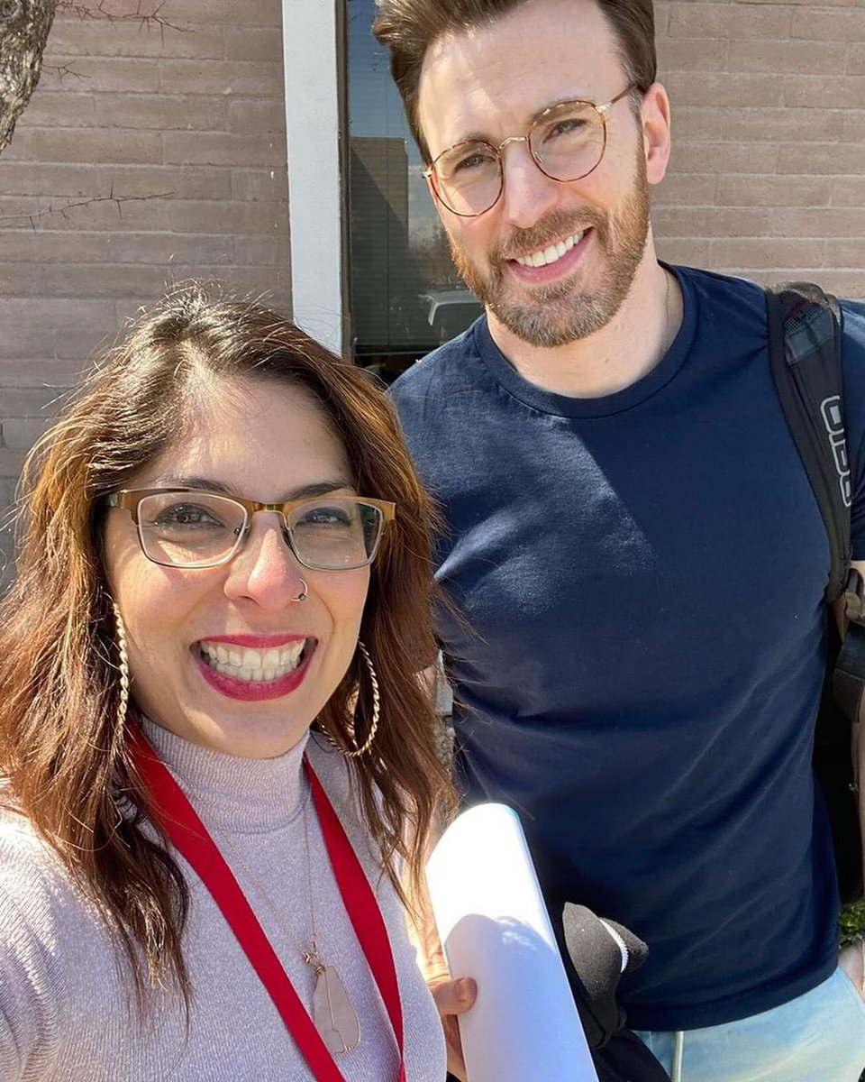 📲 Chris Evans with a fan on the set of ‘Honey Don’t’ via jenm_fitness ✨