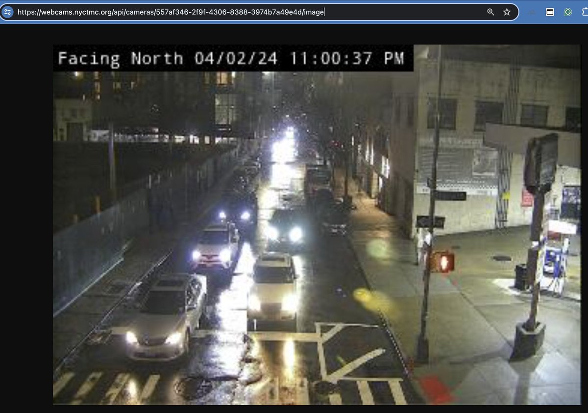 twowheelsg's tweet photo. FYI, potatocam gallery of DutchKills:

Live feed looking *west* towards eastbound traffic on 41st Ave.
https://t.co/nL1VCy9lfI https://t.co/N5Y05sOLtm