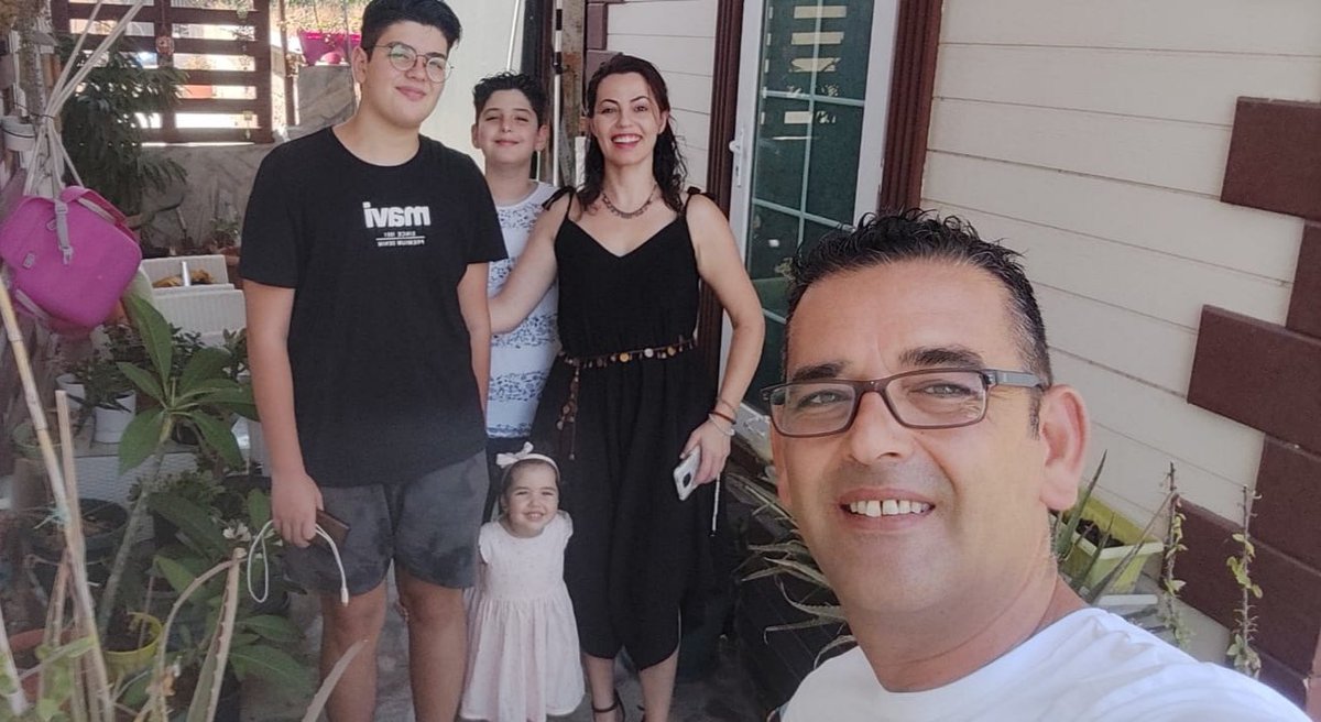 Hangi kelimeyi yakistirabilirim isias senin icin....5 kisiyken aramizdan ayrilislarinin nedeni sen oldun isias...
Boylarina yetisemedigim aslan parcalarim...Ayaklarimin ucuna kalkardim gururla herfotografta ben .
Simdi topraga egilip dualar ediyorum.#isiasaortakdavamız.