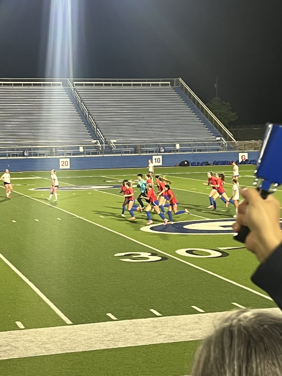 CrestinaHardie's tweet image. Lions score in 2OT!!!!! #enfuego 🔥🔥🔥 @leanderhssoccer