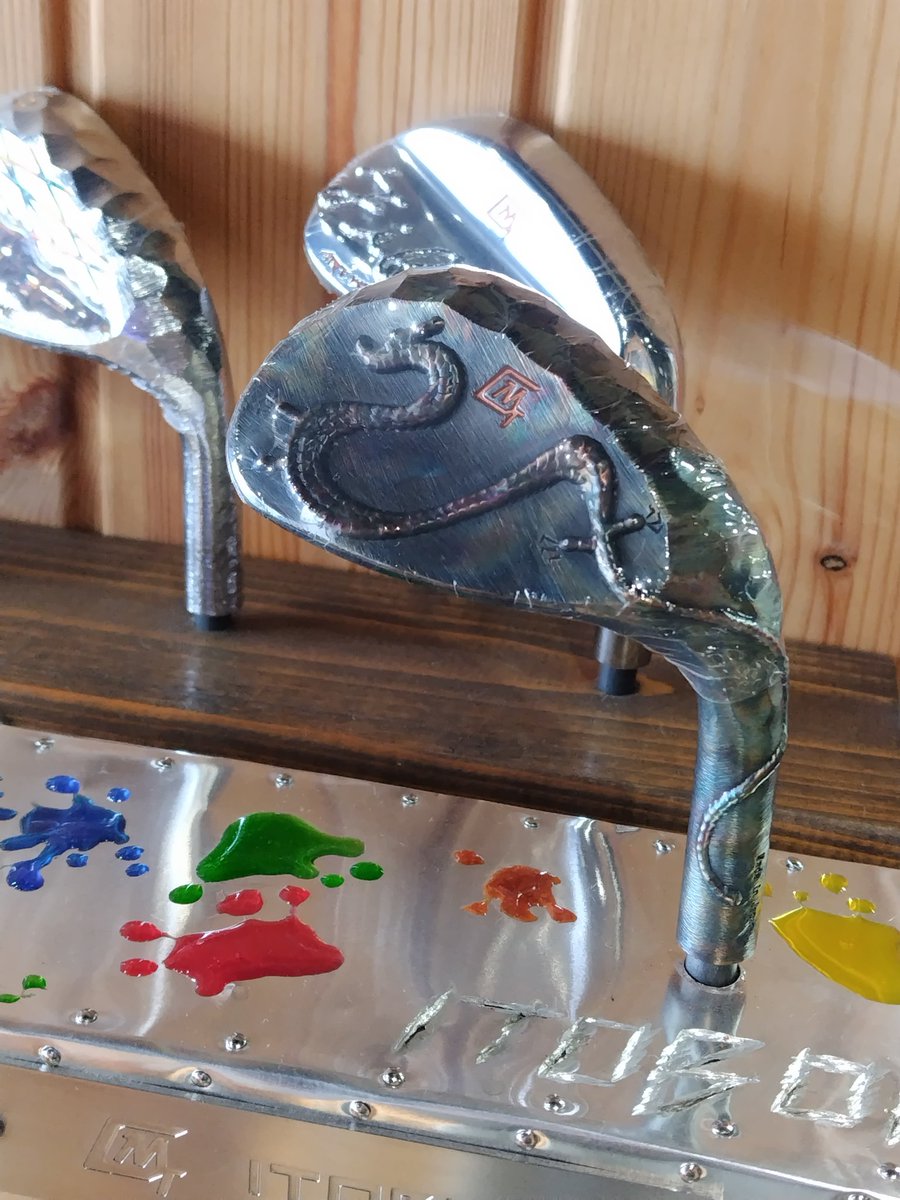 factory_bell's tweet photo. 『ITOBORI✨〜Vr3 IRON』
Itobori by MTG Studio 人気のアイアンの作製です☀✨🤗
お客様が選ばれた番手は「56789PW·50°·54°·58°」🎵✨
ヘッド仕上げは特殊染め「黒染め」❗✨
#特殊染め #黒染め #itobori #一刀彫 #Vr3アイアン #MTGLOBAL #FUJIKURA #TRAVIL
#一刀彫GRIND #龍 https://t.co/3IH374EvVR