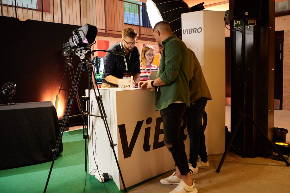 NOS HAN ROBADO EN <a href="/vibrostudio_/">ViBRO</a> 

El hilo que jamás hubiera querido escribir 👇🏻

No sé si sabrás, el pasado noviembre presentamos en Podcast Days lo que iba a ser nuestro set de grabación de podcast y videopodcast.