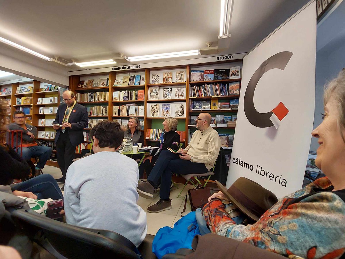 Gracias al público que ayer nos acompañó en Cálamo en la presentación de Ramón Gómez de la Serna, de A. F. Molina. Gracias A Isabel F. Echeverría, Mari Carmen Gascón y Alfredo Moreno.
#ZaragozaLee #librosrecomendados  #librosdelinnombrable #afmolina #ramongomezdelaserna