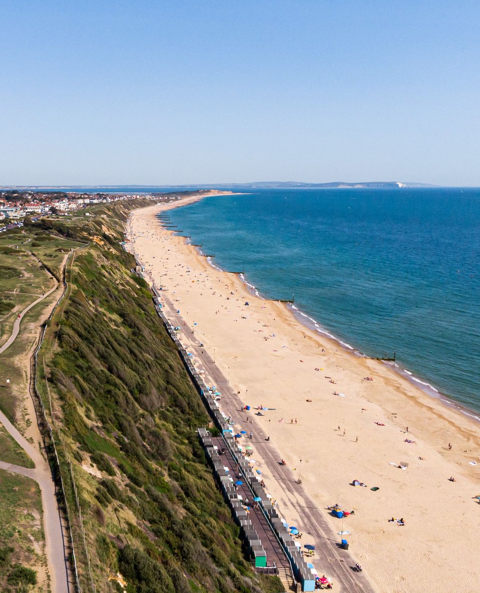 The views from these majestic clifftops never get boring... Acres of space to enjoy outdoor pursuits or mess about on the water! ⁠

bournemouth.co.uk/things-to-do/b…

#LoveBournemouth