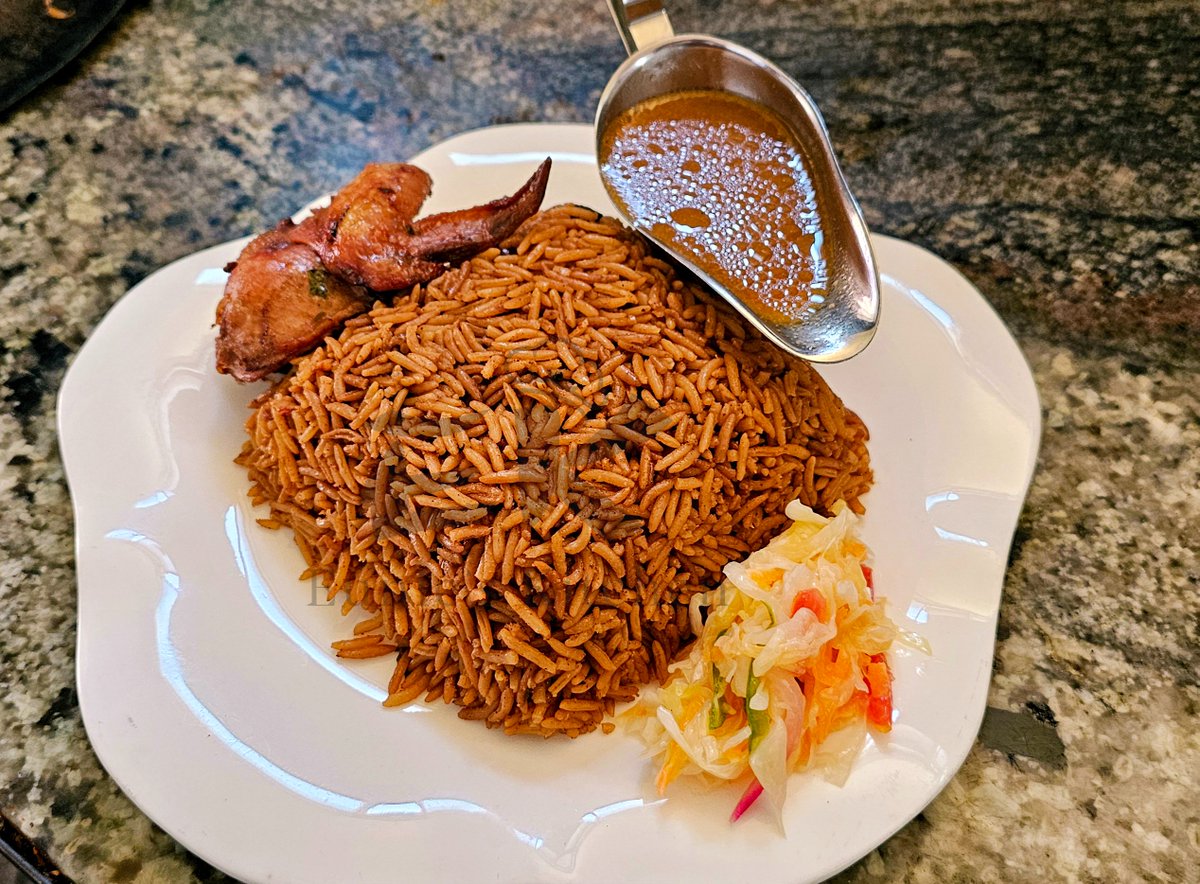 A plate of EK's chicken pilau. Full of flavor and big on portions.😋😋😋 At only 12,000/= get a plate delivered to you at your office. For delivery call: 📌Kasangati: 0704781954 📌Mukono: 0788177000 📌Bweyogerere: 0702570042 #ekmeals #pilau #Food