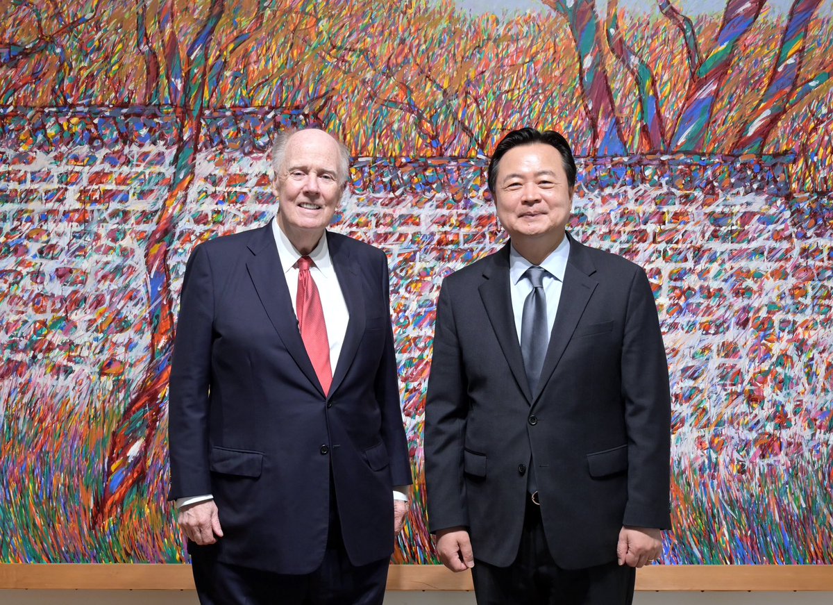 Yesterday, Amb.Cho had an insightful meeting with Tom Donilon, Chairman of the BlackRock Investment Institute. They discussed key geopolitical developments in the Indo-Pacific, including North Korea's provocations. 🌏