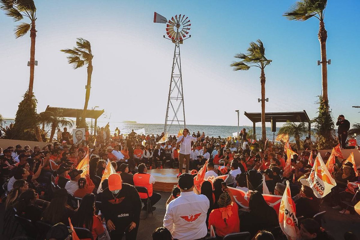 AlvarezMaynez's tweet photo. Soy el primer candidato presidencial en visitar Baja California Sur en esta campaña y lo hice para llamar a construir la prosperidad de este gran estado apostando por las energías limpias y el ecoturismo.

Es increíble que la gente de La Paz tenga que sufrir la contaminación de una termoeléctrica cuando tiene un enorme potencial en energía solar y eólica.

¡Lo Nuevo ya llegó a Baja California Sur!