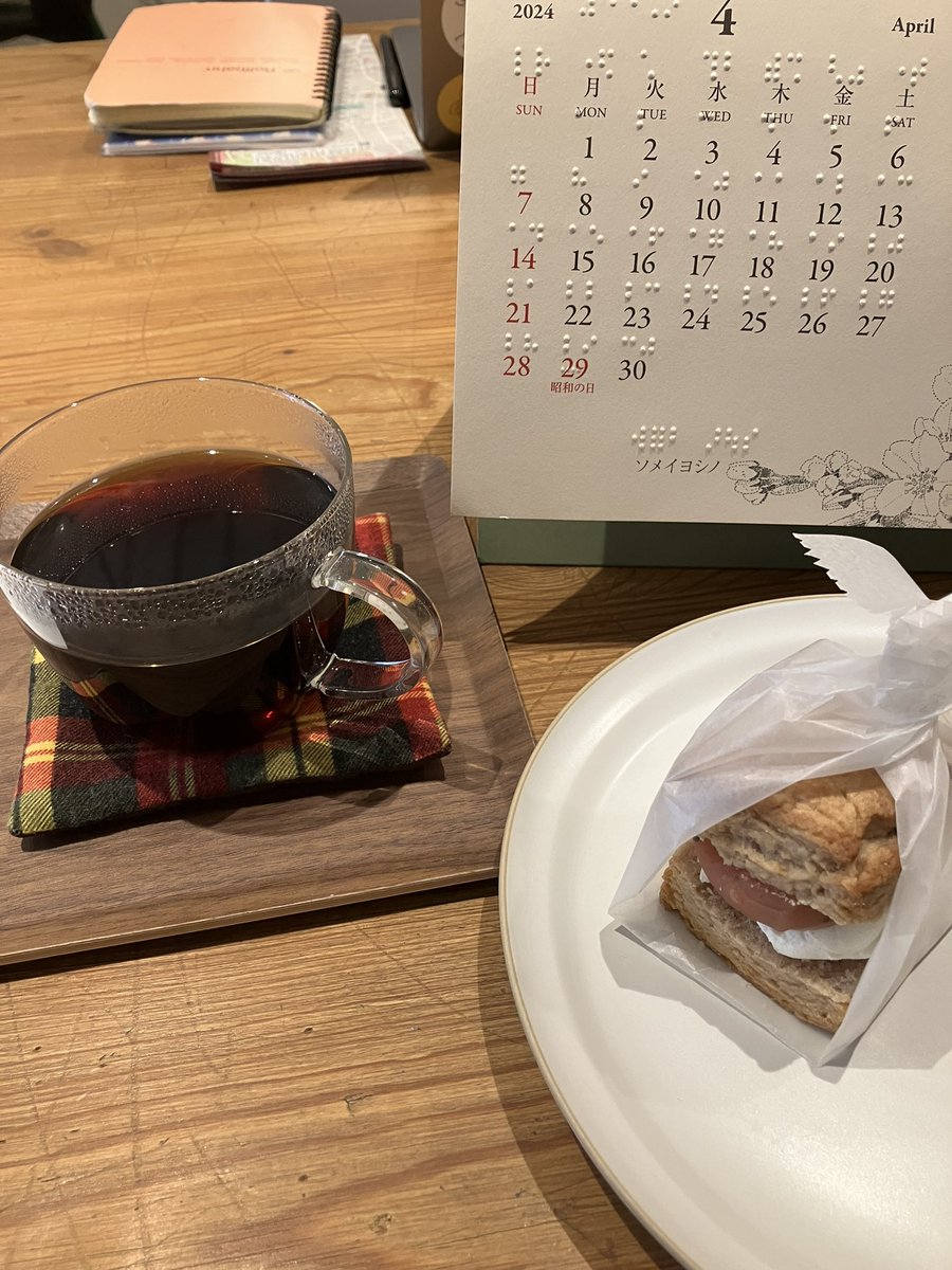 nishiogi_info's tweet photo. 桜餡とクリームチーズのサンドスコーンに
合うのを!っていうリクエストにコロンビアラプラデーラ出してくれたよ〜どれどれ🌸
#picnic
#CATEA https://t.co/OIOt3xu3wg