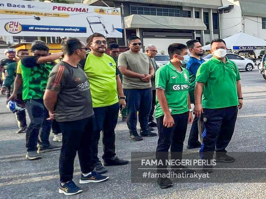 PerlisFama's tweet photo. 2 April 2024 |  Program Sentuhan Kasih Ramadan FAMA-MPK diteruskan lagi pada kali ini dengan kerjasama Majlis Agama Islam dan Adat Istiadat Melayu (MAIPs) bagi menyantuni golongan Asnaf melalui Program Sentuhan Kasih Ramadan di Bazaar Ramadan FAMA @Dataran MAIPs Kangar, Perlis. https://t.co/B0rE9tr758