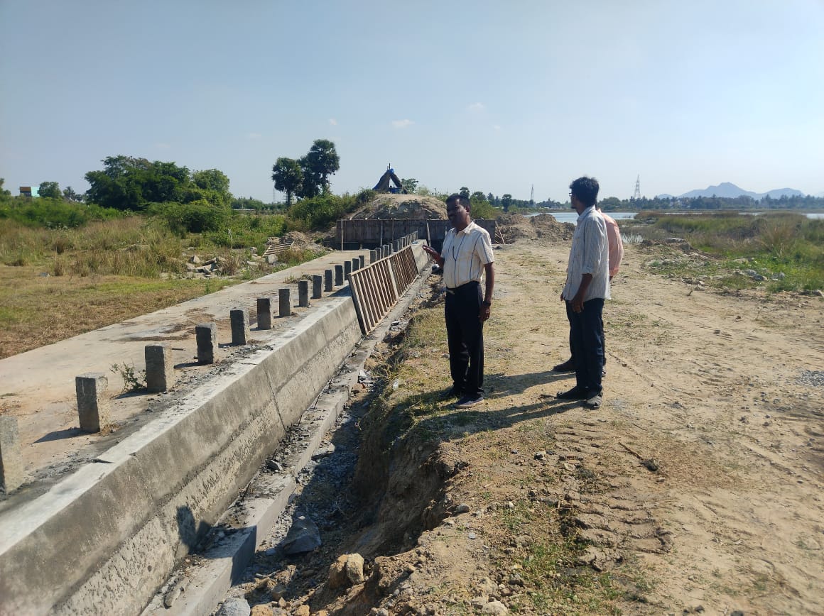 WRD - TNIAMP Phase III_Cheyyar Sub Basin_LOT No 1 - Weir Repair work is in progress Kasthampadi Agatheri Tank in Polur Taluk.