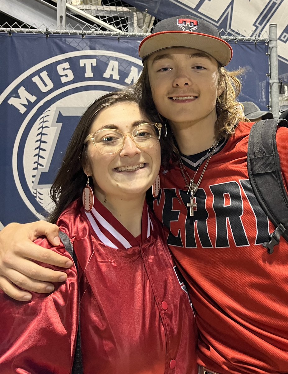 It was a cold but great night for some @BFTerry_BSBL with a 17-11 win over Lamar and @ohl_clayton’s 17th Birthday it was a truly fantastic night!