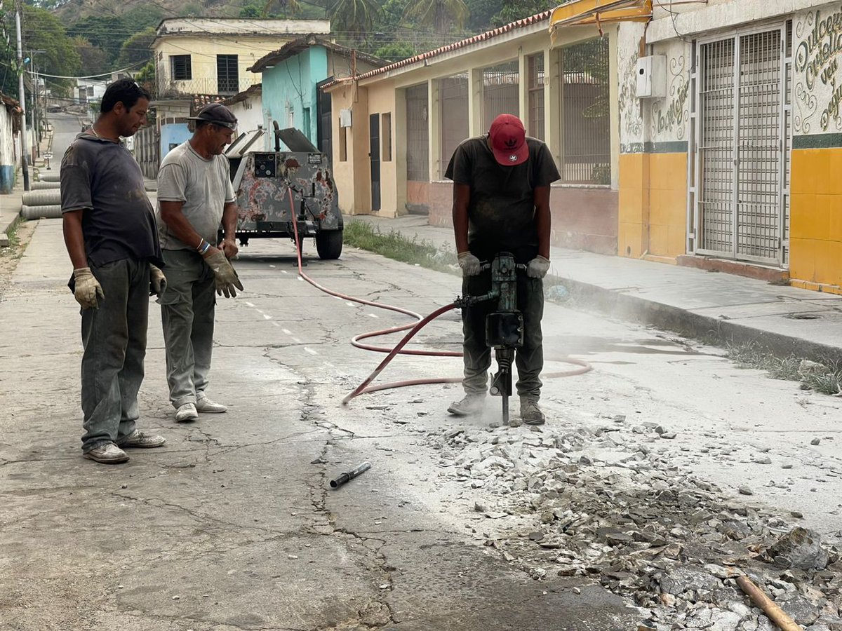 Inspeccionamos el inicio de los trabajos para la Sustitución de colectores de aguas servidas en la calle Dr. Manzo de Villa de Cura.