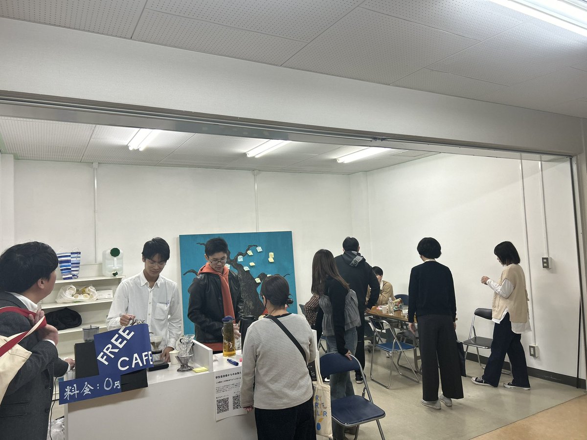 SOU_jitikai's tweet photo. 売店横にてコミュニティカフェやってます！！

新一年生も含め現学生も待ってます！ https://t.co/7qpBgKdUCc