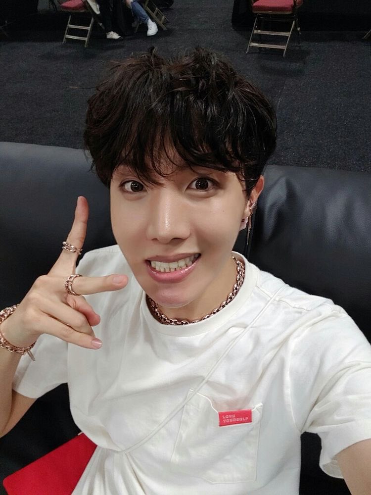 itzyteezdiary's tweet photo. hiiii i’m alexa 🪼

i’m looking for more moots!! 

- 9teen/04
-she/her
-🇨🇦
- multi: ateez, illit, itzy, bts, twice, le sserafim, new jeans, p1harmony and much more! 
- not new to #kpoptwt &amp; #stantwt 

hope to talk soon! 

like/rt 🤍 https://t.co/vJgm97hVP5