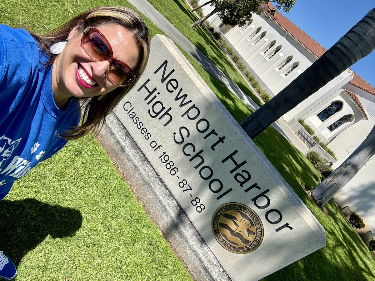 LorenaRubio123's tweet image. A stroll down memory lane! ⚓️ 
Had the opportunity to surprise an HS student with a monetary award through our Newport Mesa Administrators Association (NMAA). #NMUSD #ACSARegion17 #CALSA #FitLeaders