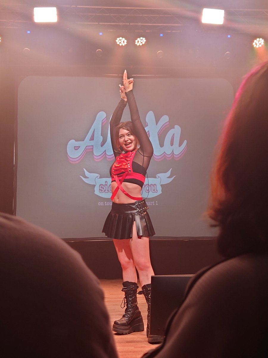 dear_ilya24's tweet photo. one of the best concerts! such a wonderful experience! would absolutely love to see her again some day! ๐๐ฉท @AleXa_ZB #alexasickofyou #alexainatlanta #alexasickofyoutour https://t.co/LH2tI4tdts
