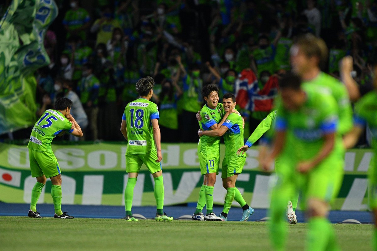 bellmare_staff's tweet image. 昨季まで在籍しました #タリク 選手が現役を引退することとなりました。

「私の人生は次の章に進む時が来ました。湘南ベルマーレに在籍していた間、素晴らしい愛に満ちたサポートをありがとうございました。ベルマーレは私の心の中でいつも特別な場所です！OTSUKARESAMADESHITA! 」

#bellmare