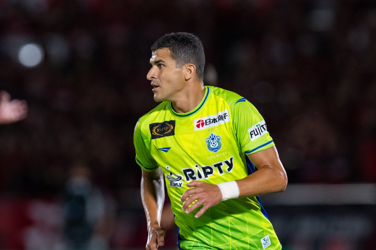 bellmare_staff's tweet image. 昨季まで在籍しました #タリク 選手が現役を引退することとなりました。

「私の人生は次の章に進む時が来ました。湘南ベルマーレに在籍していた間、素晴らしい愛に満ちたサポートをありがとうございました。ベルマーレは私の心の中でいつも特別な場所です！OTSUKARESAMADESHITA! 」

#bellmare