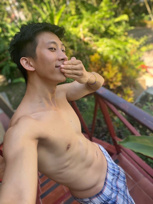 I&rsquo;m horny, comment your dick pic. https://t.co/e5zHIDnU5N<a href="/tag/foreskin"class="tags"><span>#foreskin</span></a><a href="/tag/circumcised"class="tags"><span>#circumcised</span></a>