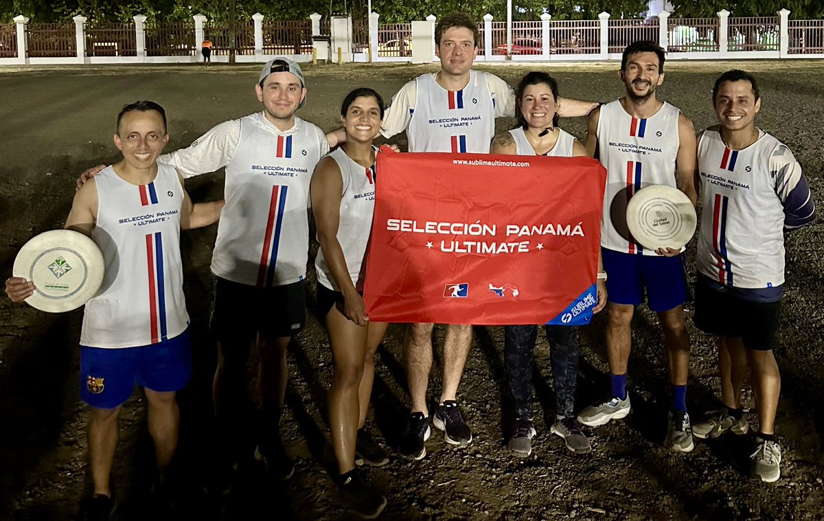 panamaultimate's tweet photo. ¡Empezamos con todo el cuarto mes de entrenamiento para nuestras selecciones nacionales de Ultimate! Hoy, entregamos los petos oficiales confeccionados por @SublimeUltimat3. ¡Gracias a @CopaAirlines y @Pandeportes por su gestión en la importación! 💪🏼🥏 #ElegimosCreer #Harpias https://t.co/Wce6VjNzYe