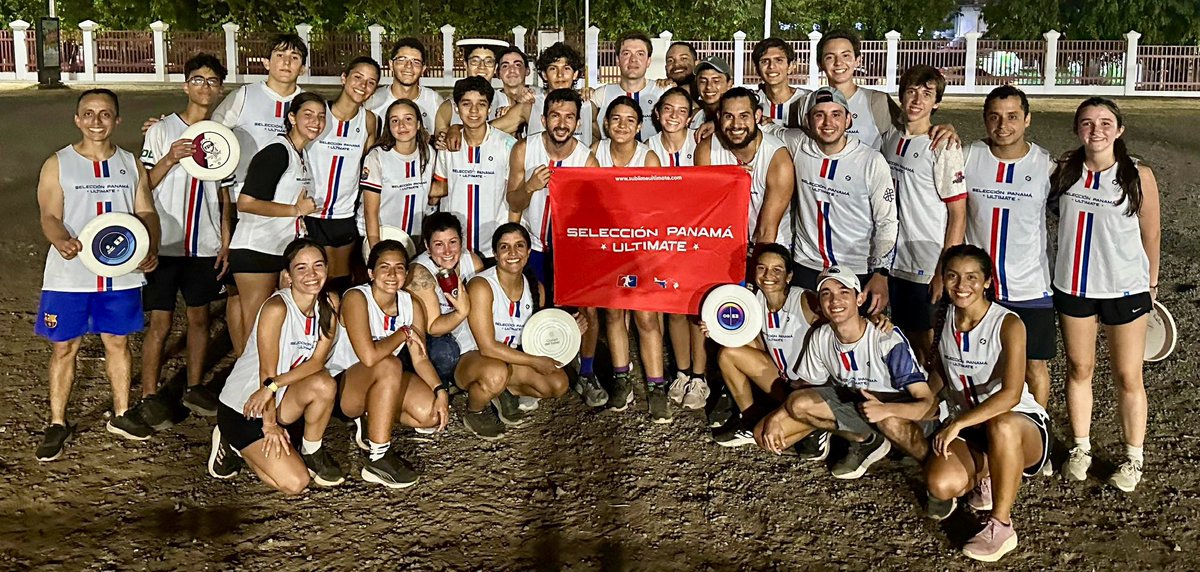 panamaultimate's tweet photo. ¡Empezamos con todo el cuarto mes de entrenamiento para nuestras selecciones nacionales de Ultimate! Hoy, entregamos los petos oficiales confeccionados por @SublimeUltimat3. ¡Gracias a @CopaAirlines y @Pandeportes por su gestión en la importación! 💪🏼🥏 #ElegimosCreer #Harpias https://t.co/Wce6VjNzYe