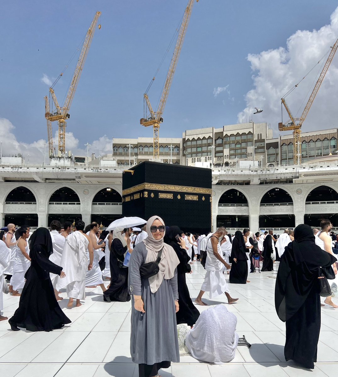 What?! How… I received a call from an org, “Do you want to go for Umrah in THREE days?” YES PLEASE. Alhamdulillah - I cannot believe He invited me… I wasn’t even thinking about it because it just wasn’t possible, Yet, somehow, here I am. 🕋 I prayed for all of us. ♥️