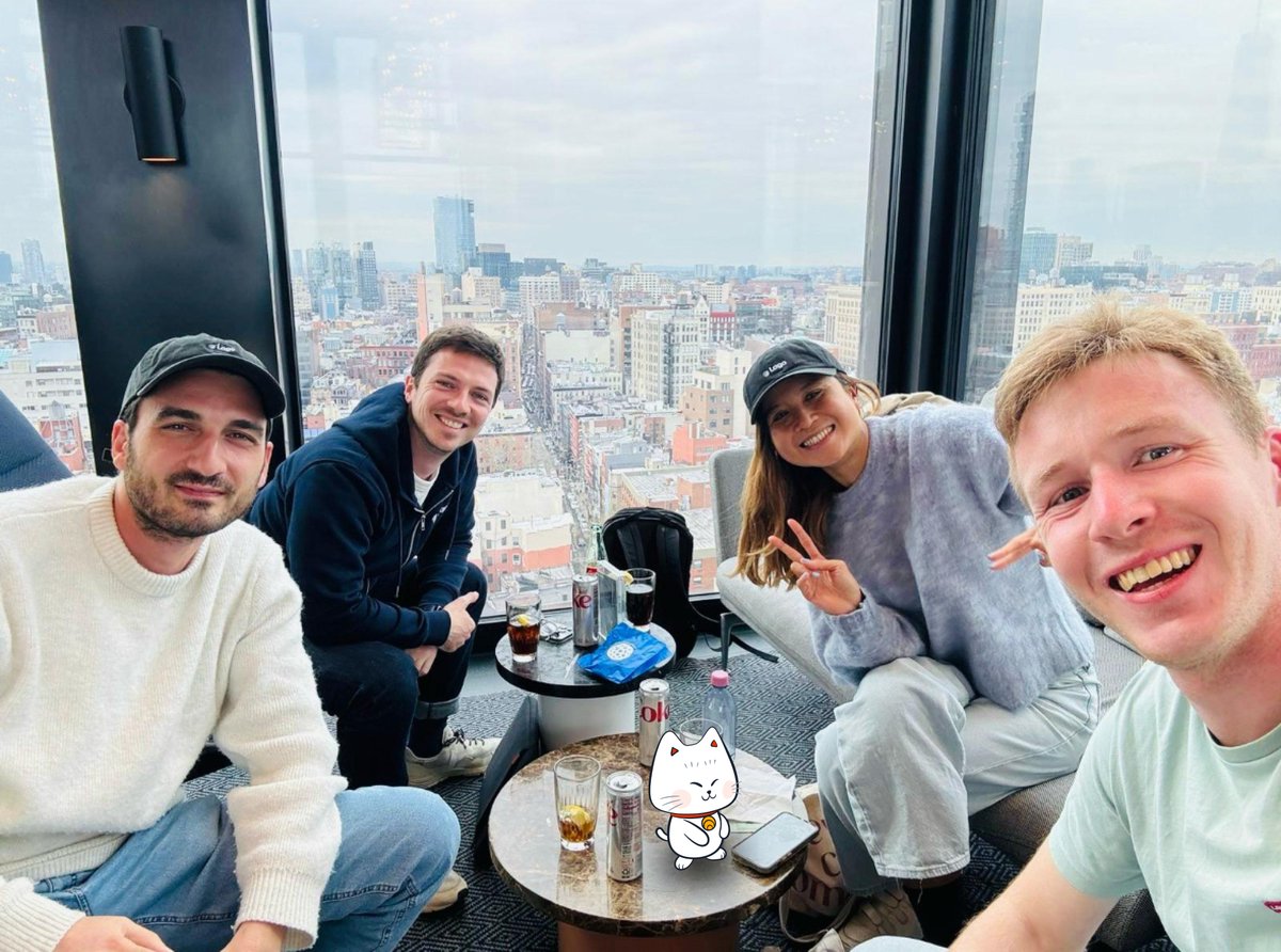 « The concentration of talent in NYC is unparalleled » Indeed, as soon as we landed we bumped into exceptional Open Source founders in our hotel lobby @citizenM! And guess what… they are 🇫🇷🥖😊 @pierre_burgy @aureliengeorget @strapijs What we talked about ⤵️