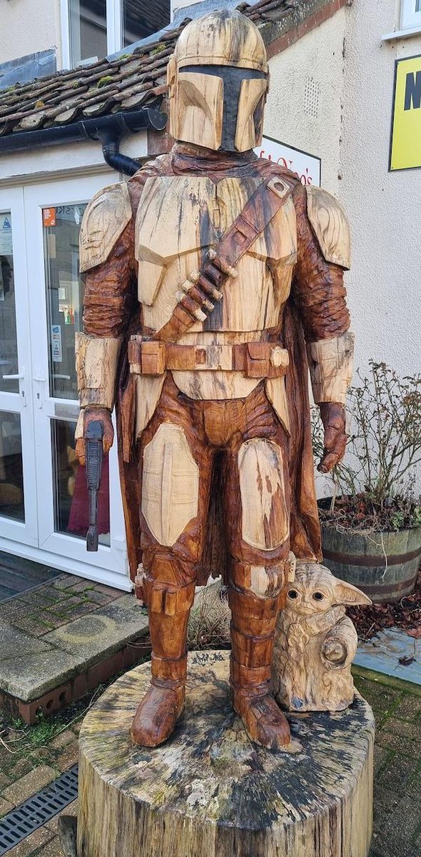 Ok, Bob the Beaver is just showing off now... 

#carverextraordinaire #canadianbeaver &amp; the #forests #1 #StarWars #fan
#tweetingbear