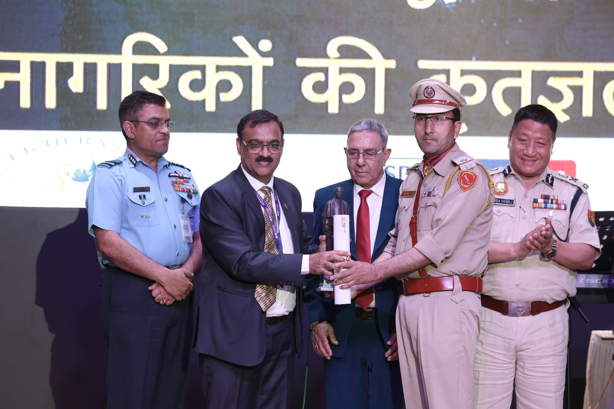Big congratulations to six Ladakh Police officers who were honored at the 'Citizen’s Gratitude to Gallant Warriors 2023-24' ceremony in Delhi. Your bravery &amp; dedication shine as a beacon of inspiration. #LadakhPolice #GallantryAwards #Delhi <a href="/lg_ladakh/">Office of the Lt. Governor, Ladakh</a> <a href="/LehPolice/">District Police Leh</a> <a href="/KargilPolice/">Kargil Police</a>