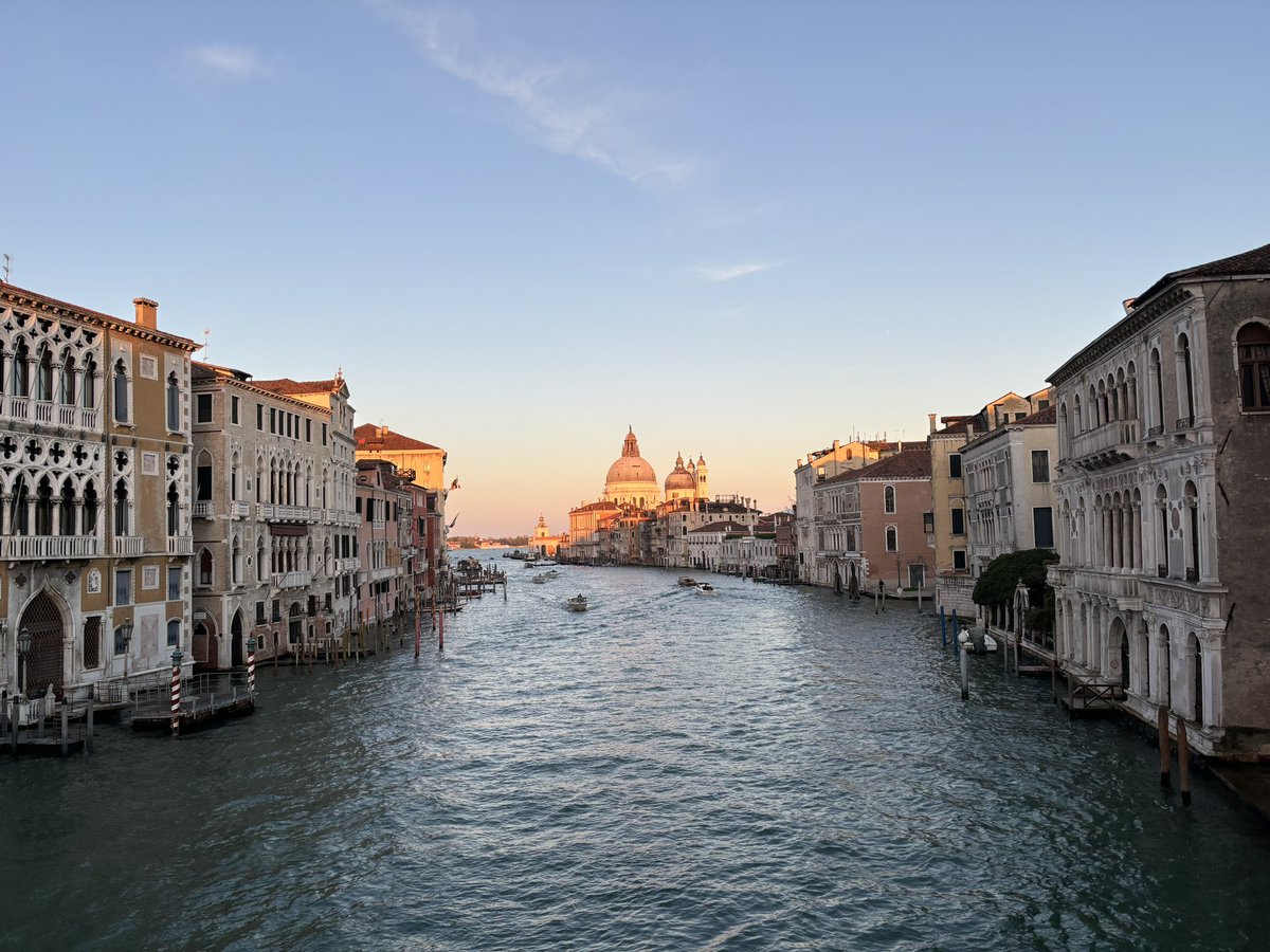 I’m in Venice!! 
Everywhere is as beautiful as a wonderland. 
unive.it/web/en/5857/ho…