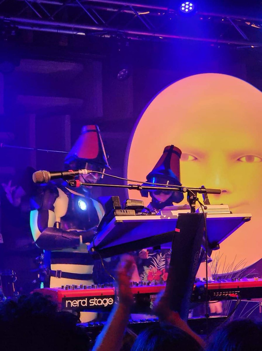 adimnos_'s tweet image. If anyone has pictures/videos of me on stage from Indy, please share them in this thread!!!

#twrp #twrpband