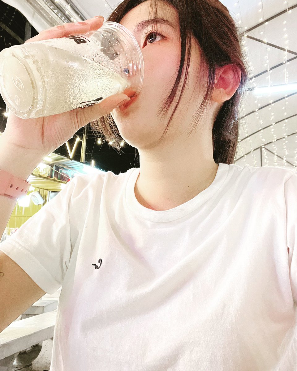 บางทีการพูดอะไรออกมาก็ไม่ได้ช่วยให้อะไรดีขึ้น ดังนั้นฉันจึงชอบเงียบมากกว่า #บ่อวิน