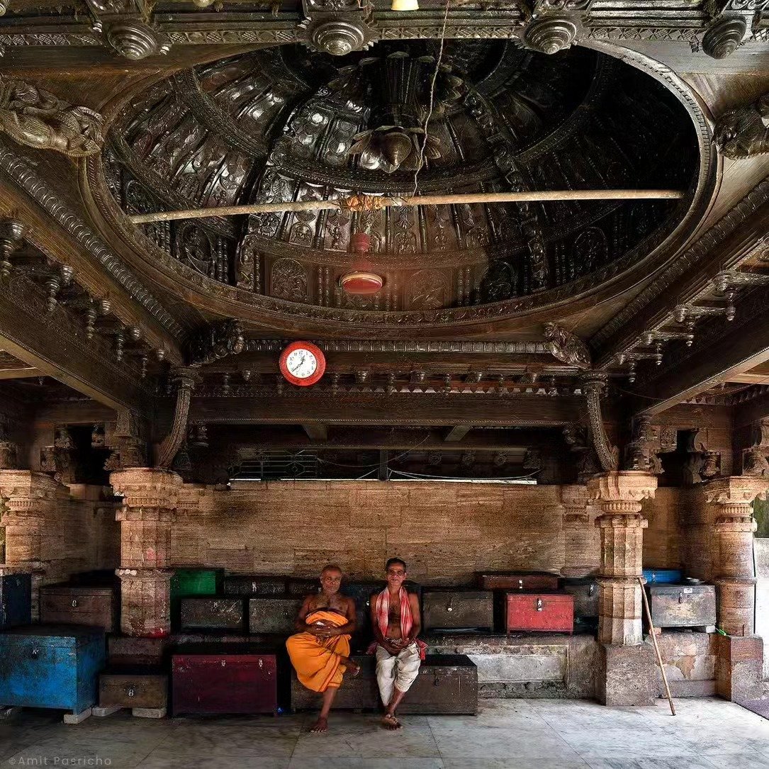 couldn't believe my eyes! incredibly beautifull ceiling of mandir seems made of Wood? intricate carvings. pillars r of stone Kapilash Temple, built in 13th century, commissioned by King Narasinghdeva I of Ganga Dynasty, Kalinga (Odisha) pic from FB page of Indialostandfound